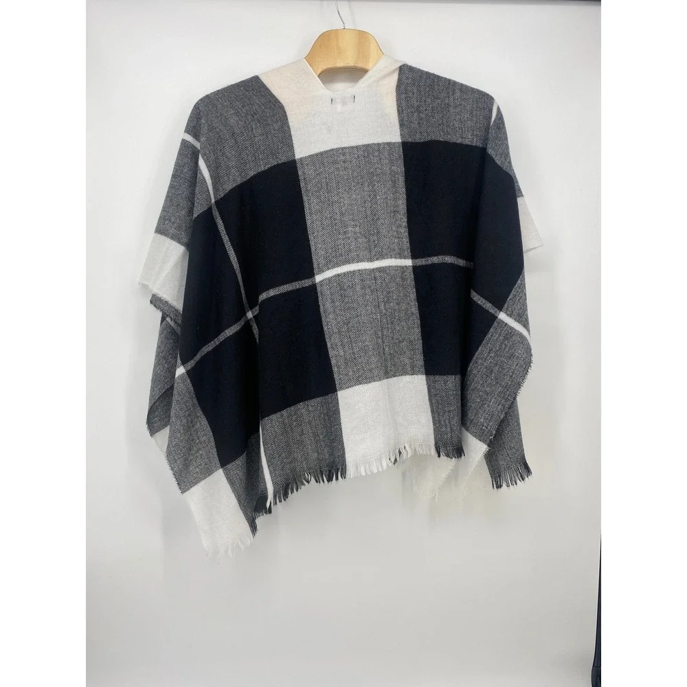 Aerosoles Poncho Wrap OS Black White Buffalo Plaid Fringe Excellent